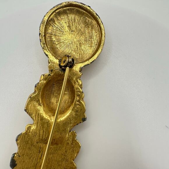 Vintage gold tone Grecco Roman style scabbard dagger cameo face 4" brooch - Picture 7 of 8